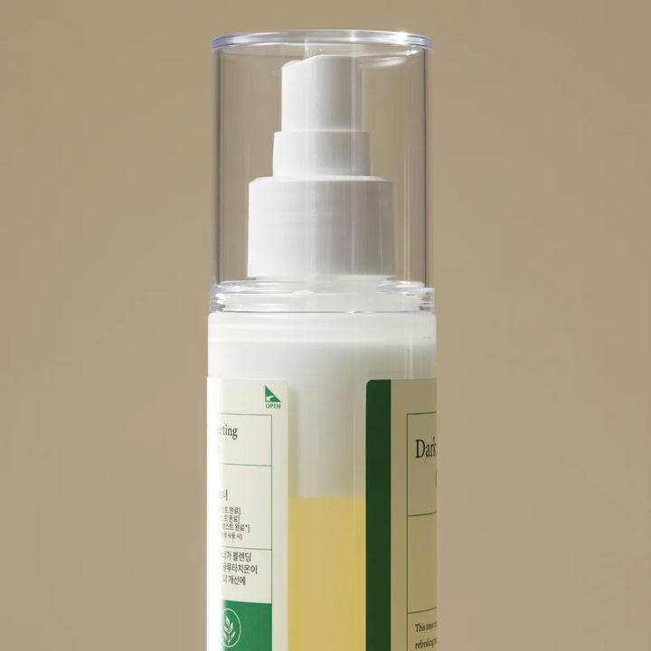 Close-up label showing “Glow Toner” and “Niacinamide 5%”