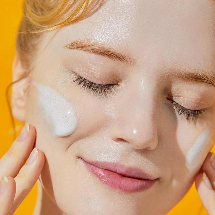 COSRX Gel Cleanser Mild Hydrating Foaming Texture
Applying COSRX Advanced Snail Gel Cleanser on Face